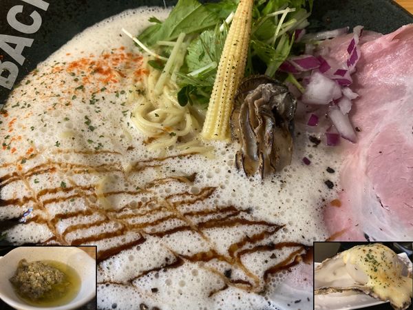 「白牡蠣カプチーノ＋自家製牡蠣ソース＋フレンチ風味玉のグラチネ」@オイスターバックスの写真