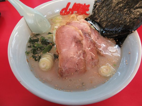 「塩ラーメン（６７０円）」@ラーメン山岡家 神栖店の写真