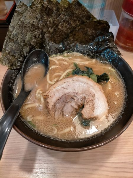 「豚骨醤油ラーメン+のりトッピング」@横浜家系ラーメン 春樹 曳舟店の写真