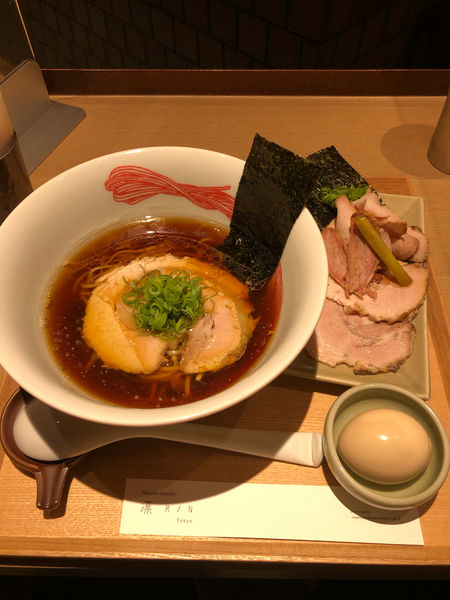 「醤油らーめん＋特製トッピング（990円＋520円）」@NIPPON RAMEN 凛 TOKYOの写真