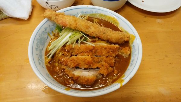 「【長月限定】カレーぶっかけ大海老フライ乗せ赤鶏ハーフカツ」@MENYA 食い味の道有楽の写真
