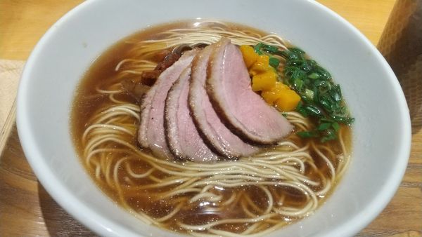 「鴨そば（茶）限定1200円」@銀座 風見の写真