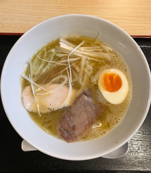 「豚鶏　しょうゆ味」@麺魂 さまろの写真