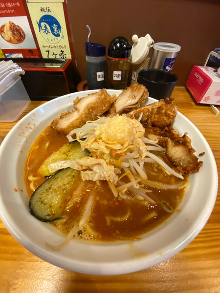 「あんかけDX」@旨辛ラーメン 表裏 市ヶ谷本店の写真