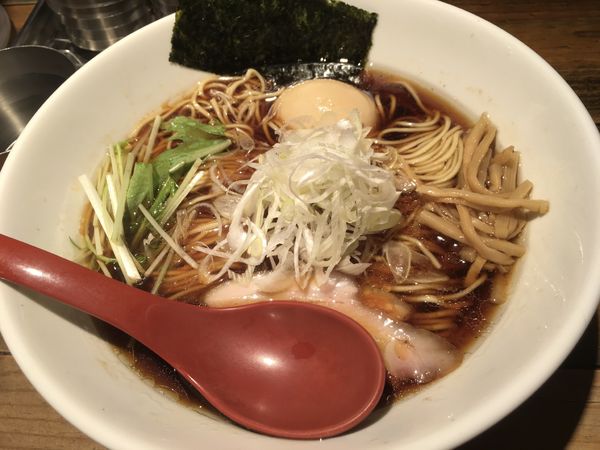「味玉醤油ラーメン」@麺屋 翔 西新宿本店の写真