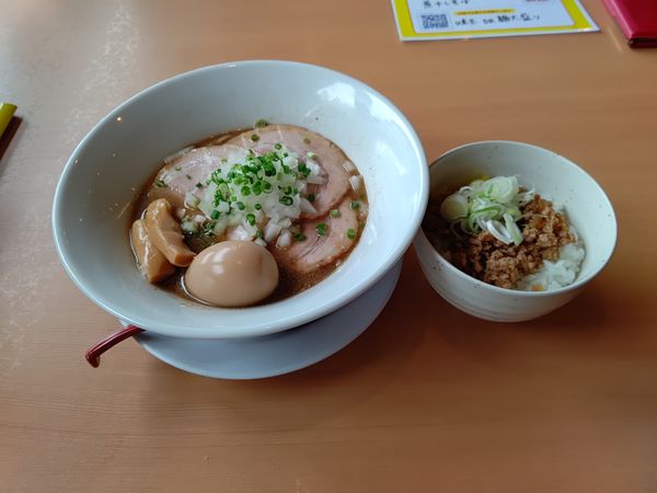 「チャーシュー煮干しそば(並盛・130g)1,100円」@らーめんキッチン いいづかの写真