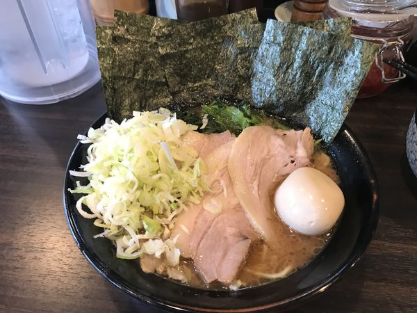 「濃厚豚骨ラーメン」@横浜らーめん 寿三家の写真