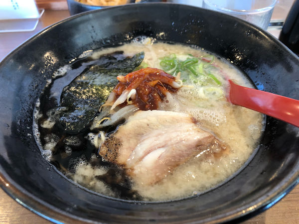 「豚骨らーめん　黒650円」@真麺武蔵の写真