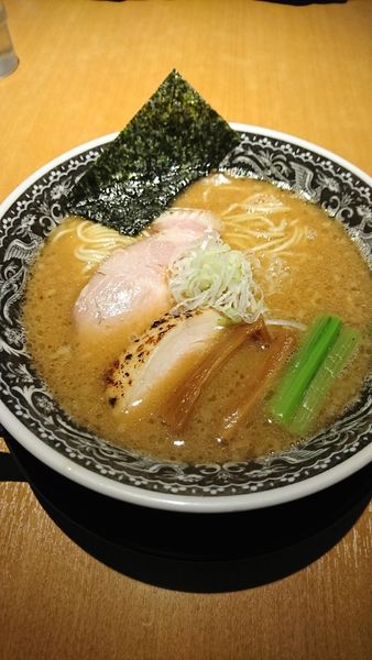 「醤油麺コク濁り」@麺肴 ひづきの写真