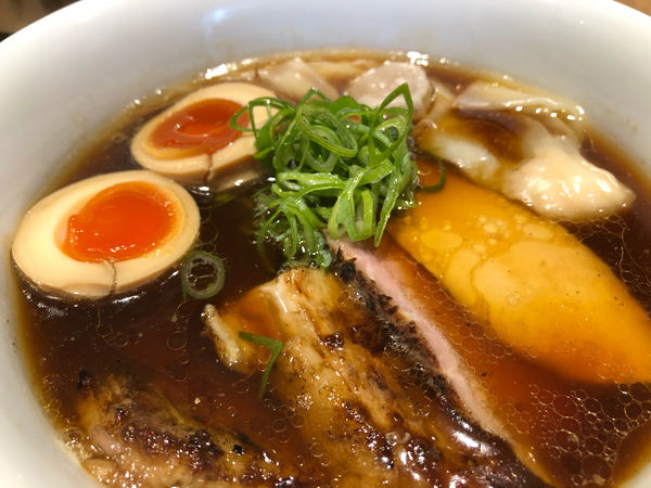 「特製醤油らぁ麺」@らぁ麺や 嶋の写真