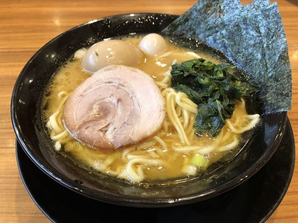 「ラーメン固め濃いめ味玉」@町田商店 仲町台店の写真