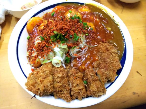 「【限定】辛海老チリ掛けカレー＋ハーフカツ　2000＋500円」@MENYA 食い味の道有楽の写真