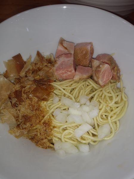 「やばにぼ、和え玉(白)」@めんや天夢の写真