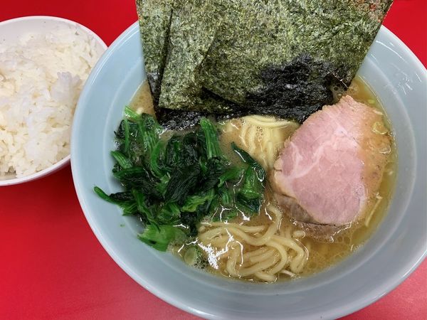 「ラーメン並＋サービスライス」@横浜家系ラーメン おうじ家の写真