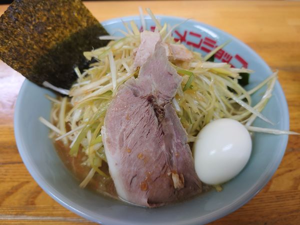「ネギラーメン 800円＋ゆてたまご(サービス)」@新ラーメンショップ 堀兼店の写真