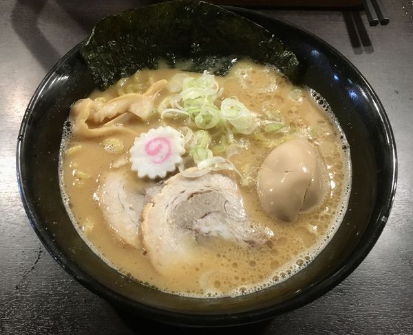 「豚骨味噌味玉つき」@ラーメン・餃子 響の写真