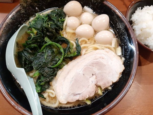 「ラーメン＋ほうれん草」@横浜家系ラーメン 極味家の写真