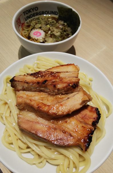「つけめんライト（Ｌ）＋炙りチャーシュー×３」@TOKYO UNDER GROUND RAMEN 頑者の写真