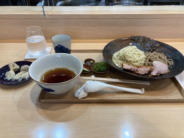 「つけ麺（醤油）お出汁割り　ワンタン」@飯田商店 湯河原本店の写真