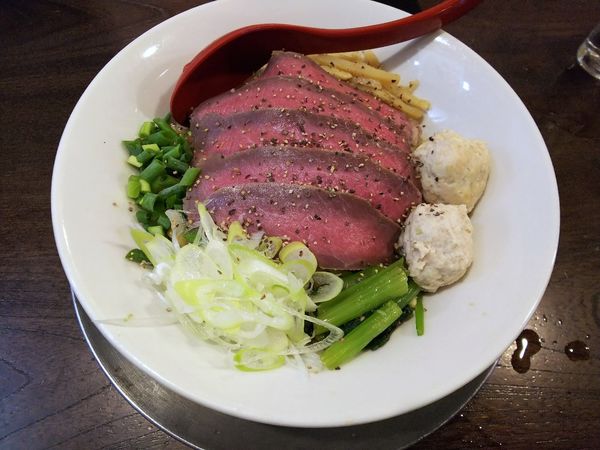 「ジャンク牛ニンニク油そば」@立ち呑み居酒屋 金町製麺の写真