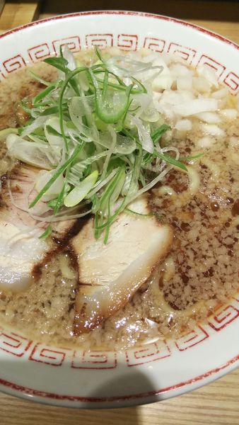 「醤油こってり　玉ねぎトッピング　+鮪丼」@きたかた食堂の写真