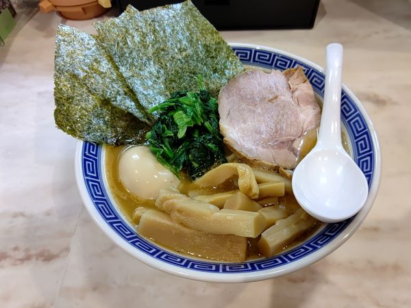 「ラーメン(中盛・250g)790円→500円＋メンマ＋味玉」@豚骨醤油家系ラーメン 達磨堂の写真