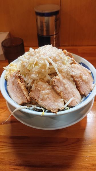 「チャーシュー麺大盛  野菜マシ  ニンニク  油」@連の写真