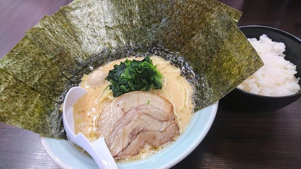 「ラーメン、ライスバー、海苔」@横浜家系ラーメン 日テレ通り 魂心家の写真