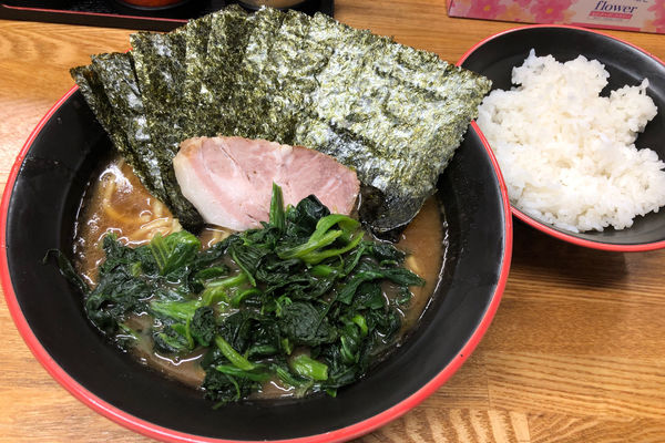「のりほうれん草ラーメン850円+ライス50円」@麺家 紫極の写真