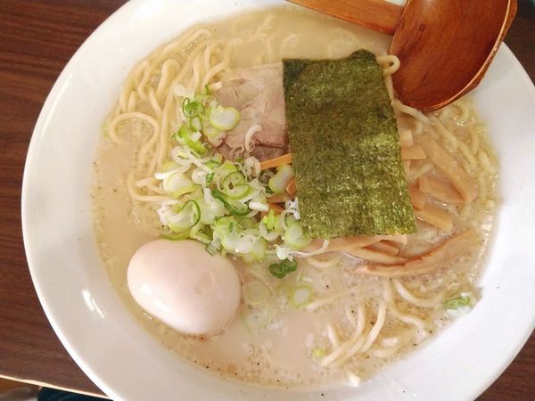 「とんこつ塩らあめん（大盛）＋味玉」@麺屋 悠信の写真
