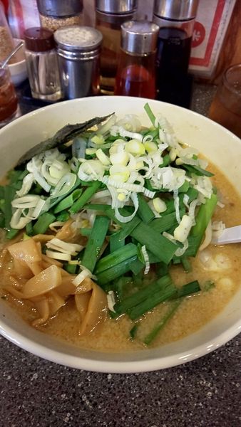 「ハッスル味噌➕生ニラ」@ハッスルラーメンホンマ 篠崎店の写真