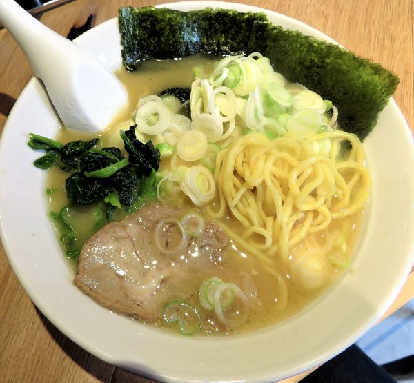 「とんこつらーめん しょうゆ+ねぎ(950円)」@ラーメン フランキーの写真