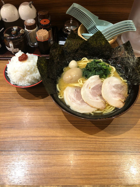 「MAXラーメン(醤油)」@横浜家系ラーメン 壱角家 西新宿本店の写真