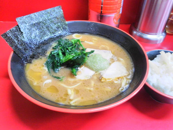 「ラーメン並７００円+ライス５０円」@横濱家系ラーメン 勝鬨家の写真