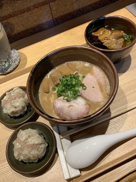 「らぁめん並  角煮トロめし  焼売×2」@中華蕎麦 とみ田の写真