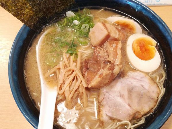 「もとまるらーめん」@とんこつらーめん もとまるの写真