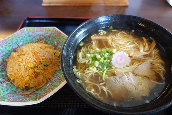 「本日のランチ（キムチチャーハンとラーメン）」@成木食堂の写真