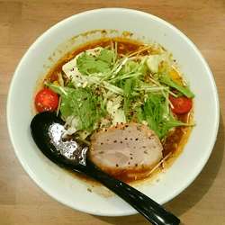 スパイストンコツソバ