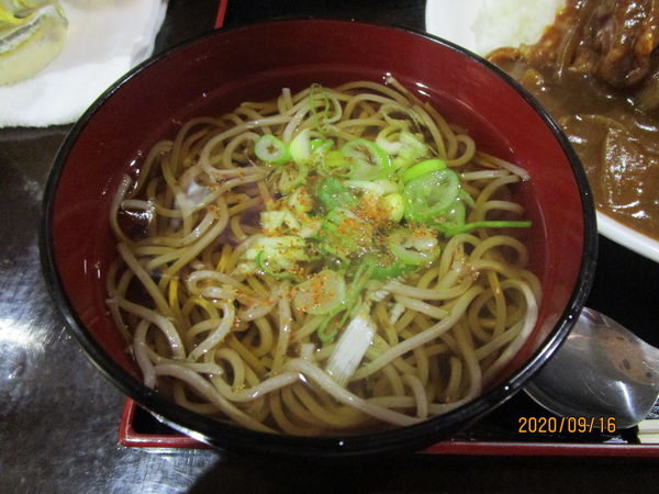 「唐揚げカレー定食（小蕎麦） 600円」@そば・うどん たぬきの写真