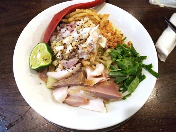 「鯛のガーリック柚子塩まぜそば」@立ち呑み居酒屋 金町製麺の写真