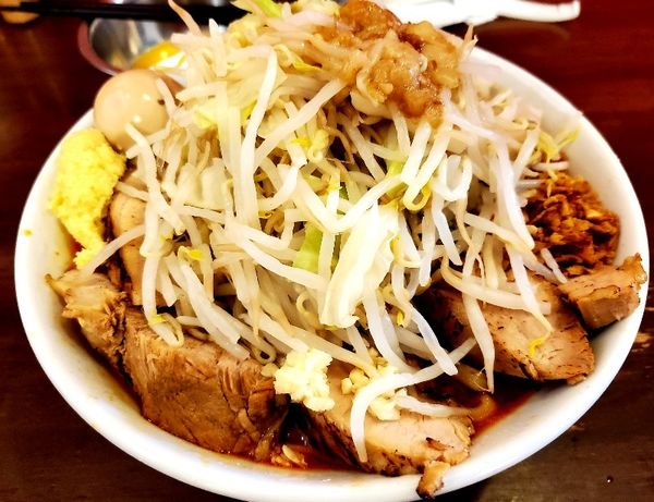 「辛いラーメン300g+特性トッピング、生卵」@龍麺 ふえ郎の写真