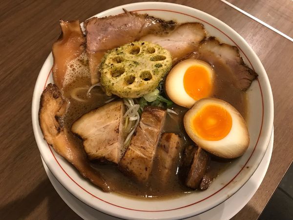 「こってり醤油　三種のチャーシュー麺」@麺や いちころの写真