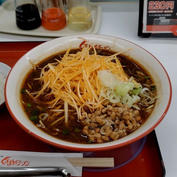 「たいわんラーメン太麺辛味ネギ納豆サービス半ライス」@くるまやラーメン 東村山店の写真