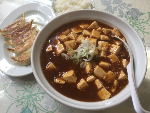「麻婆麺＋餃子＋サービス半ライス」@中華料理 鑫鑫の写真