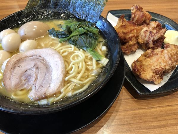 「ラーメン固め濃いめうずら&味玉から揚げ」@宮前商店の写真