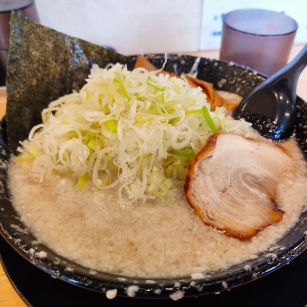 「環七系背脂ラーメン醤油（800円）＋青ネギ（100）」@らーめん  破ぐん星の写真