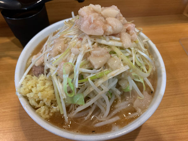 「小(麺少なめ) シークァーサー　生姜　ネギ　大蒜少し　野菜　脂」@ラーメン二郎 八王子野猿街道店2の写真