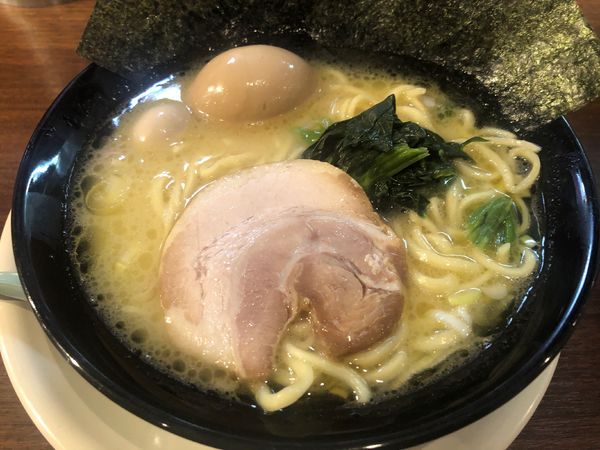 「塩ラーメン+煮卵」@岩槻商店の写真