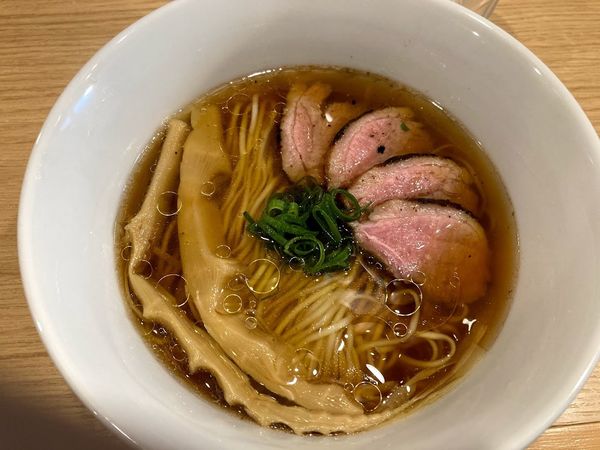 「贅沢鴨ロース醤油ラーメン」@らーめんMAIKAGURAの写真