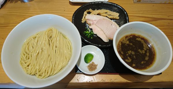 「醤油つけ麺(200g)＋藻塩&すだち」@麺屋鈴春の写真
